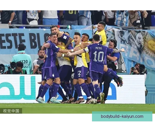 斯卡洛尼足球哲学助力阿根廷国家队重返巅峰，战术革新与团队精神完美结合状态回暖。