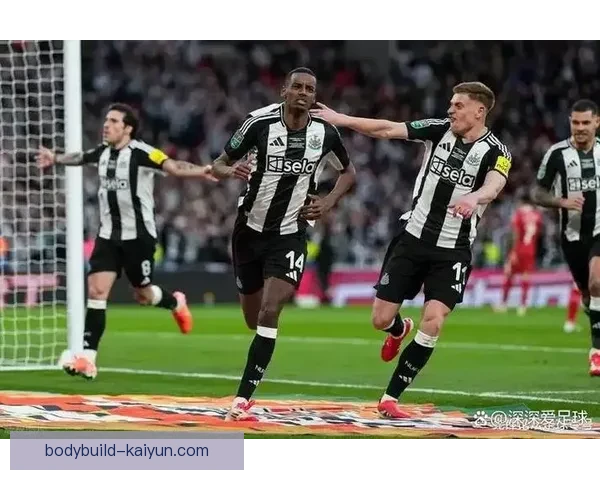 伊萨克最佳位置分析：适应不同战术体系，展现出色发挥潜力